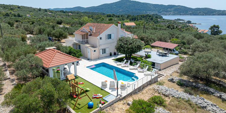 Holiday House Maja