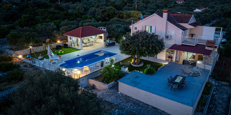 Holiday House Maja