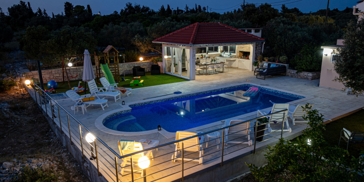 Holiday House Maja
