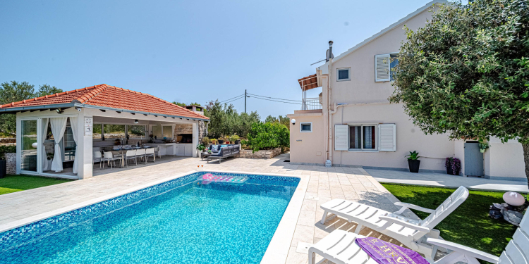Holiday House Maja