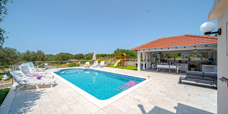 Holiday House Maja