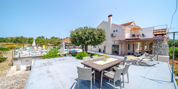 Holiday House Maja